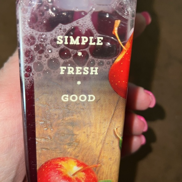 NWT Bath & Body Works Farmstand Apple Gentle Foaming Hand Soap - Picture 5 of 5